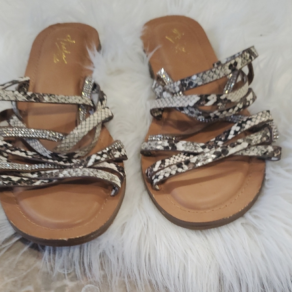 Thalia Sodi Black and White Sandals with Intricate Straps - Picture 6 of 6